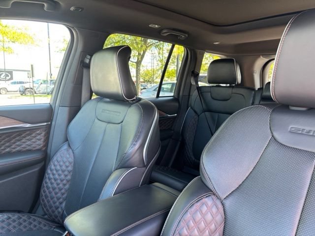 Used 2024 Jeep Grand Cherokee Summit AWD/4WD image 23