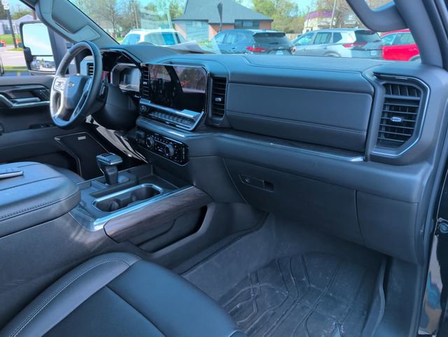 Certified 2024 Chevrolet Silverado 1500 LTZ w/ LTZ Convenience Package II AWD/4WD image 30