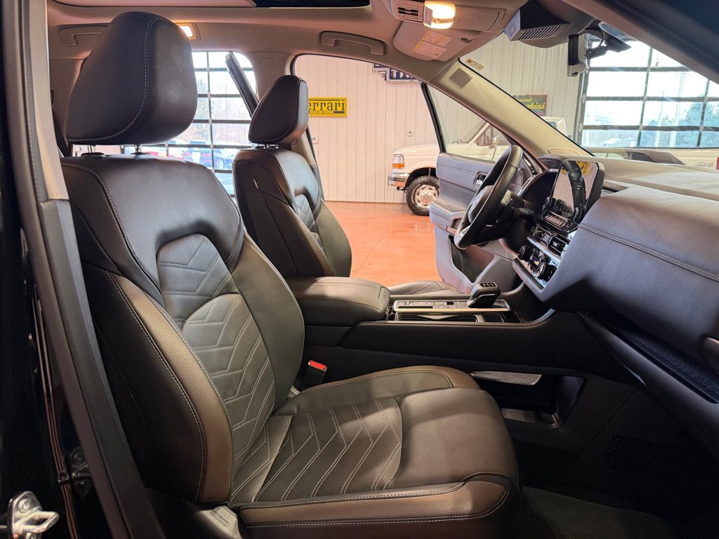 Used 2024 Nissan Pathfinder Platinum w/ Cargo Package image 19