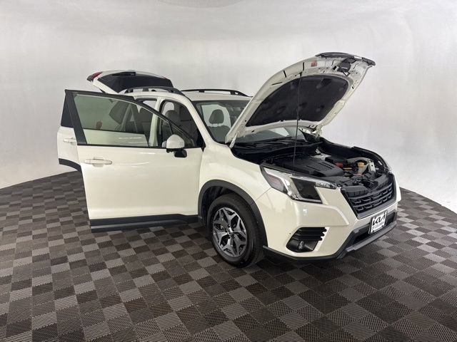Used 2024 Subaru Forester Premium AWD/4WD image 12