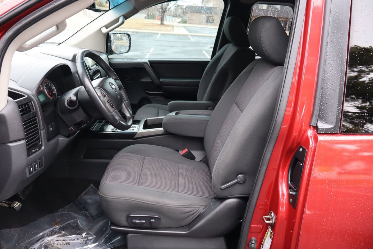 Used 2013 Nissan Titan SV w/ SV Value Truck Pkg image 19