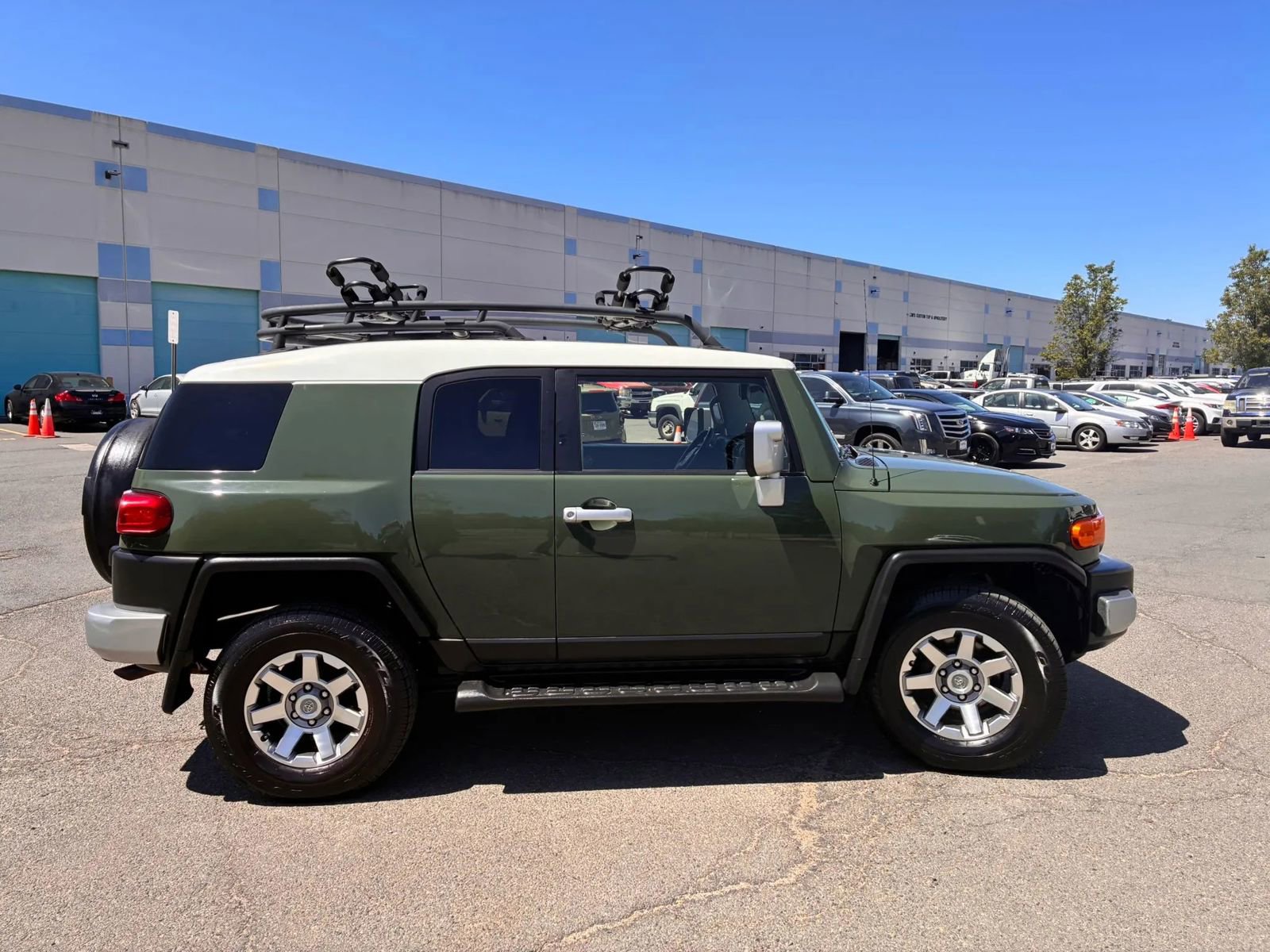 Used 2014 Toyota FJ Cruiser 4WD w/ Upgrade Package image 19
