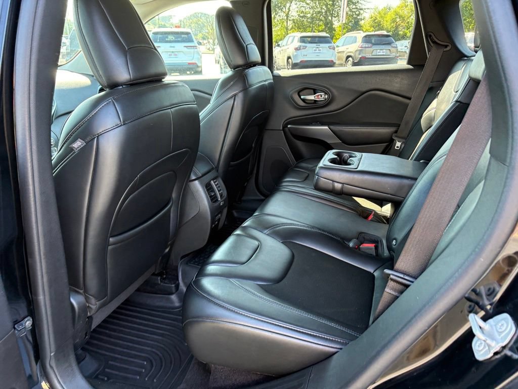 Used 2019 Jeep Cherokee Latitude Plus w/ Cold Weather Group AWD/4WD image 21