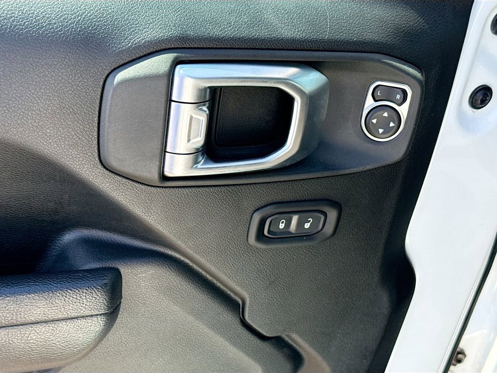 Used 2023 Jeep Wrangler Unlimited w/ Cold Weather Group image 19