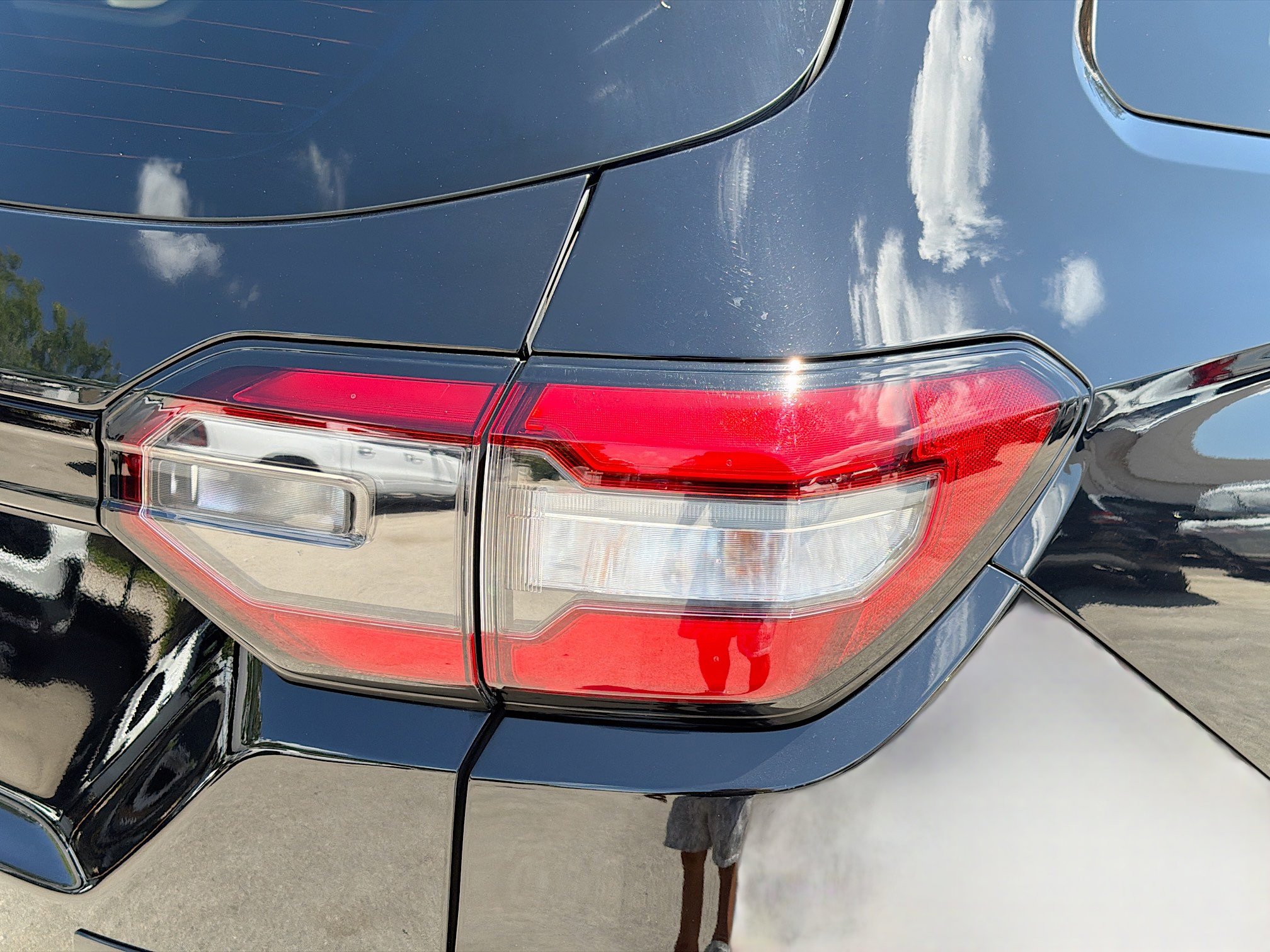 Used 2025 Honda Pilot TrailSport image 27