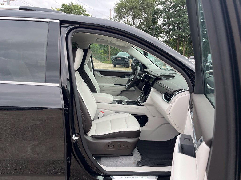 Used 2025 GMC Acadia Denali w/ Super Cruise Package AWD/4WD image 36