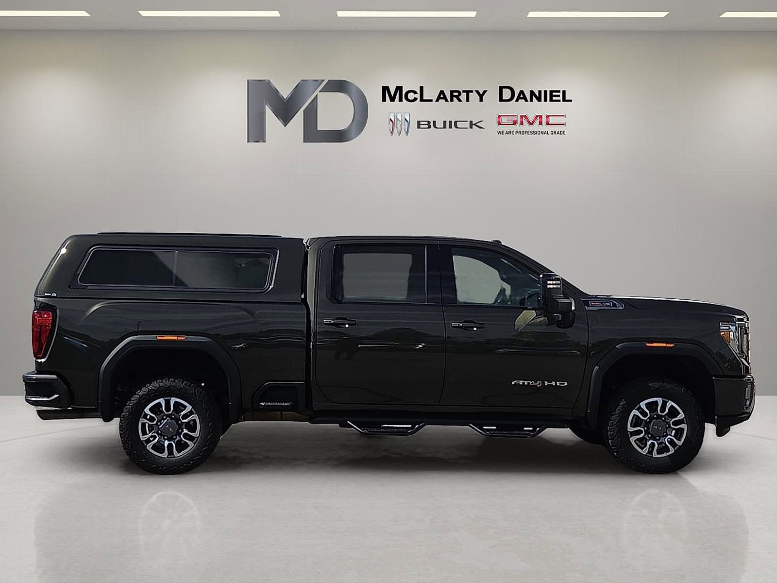 Used 2022 GMC Sierra 2500 AT4 w/ AT4 Preferred Package AWD/4WD image 6