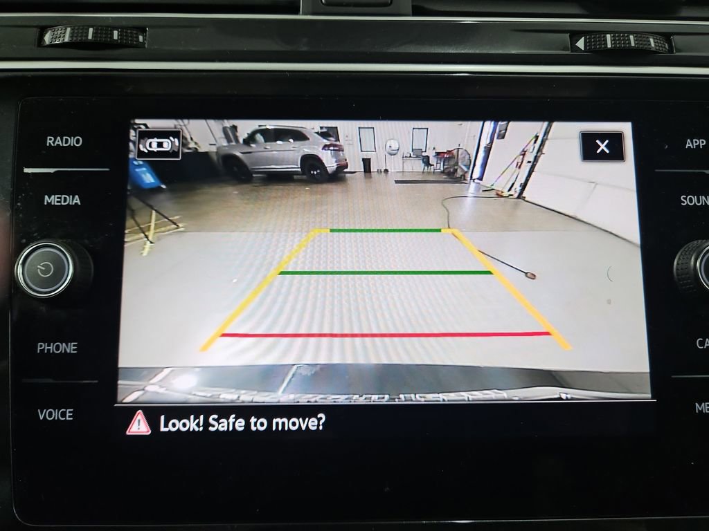 Certified 2024 Volkswagen Tiguan SE w/ Panoramic Sunroof Package image 23