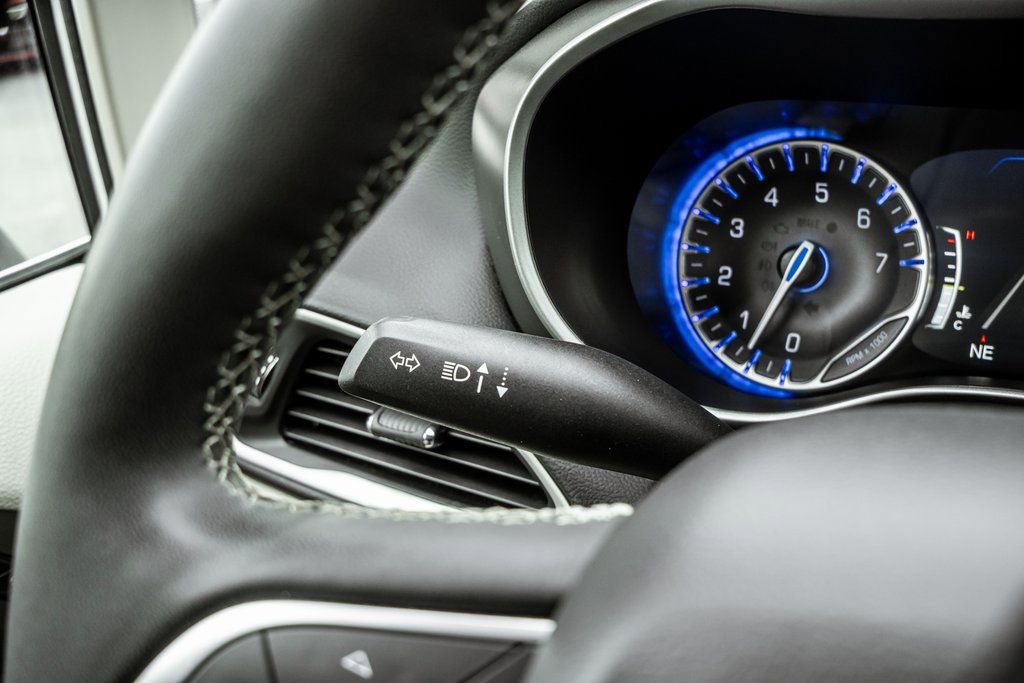 Used 2023 Chrysler Pacifica Touring-L image 26