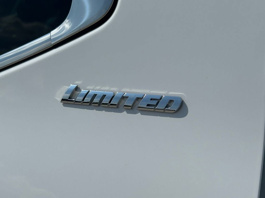 Used 2025 Toyota Tundra Limited AWD/4WD image 15
