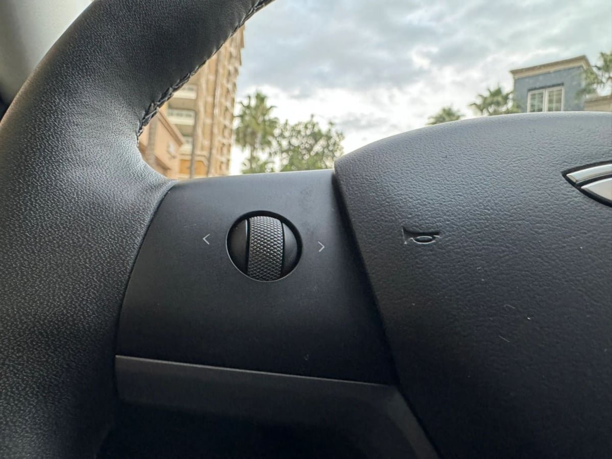 Used 2023 Tesla Model Y Long Range AWD/4WD image 37