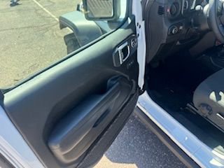 Used 2025 Jeep Wrangler Unlimited Rubicon image 11