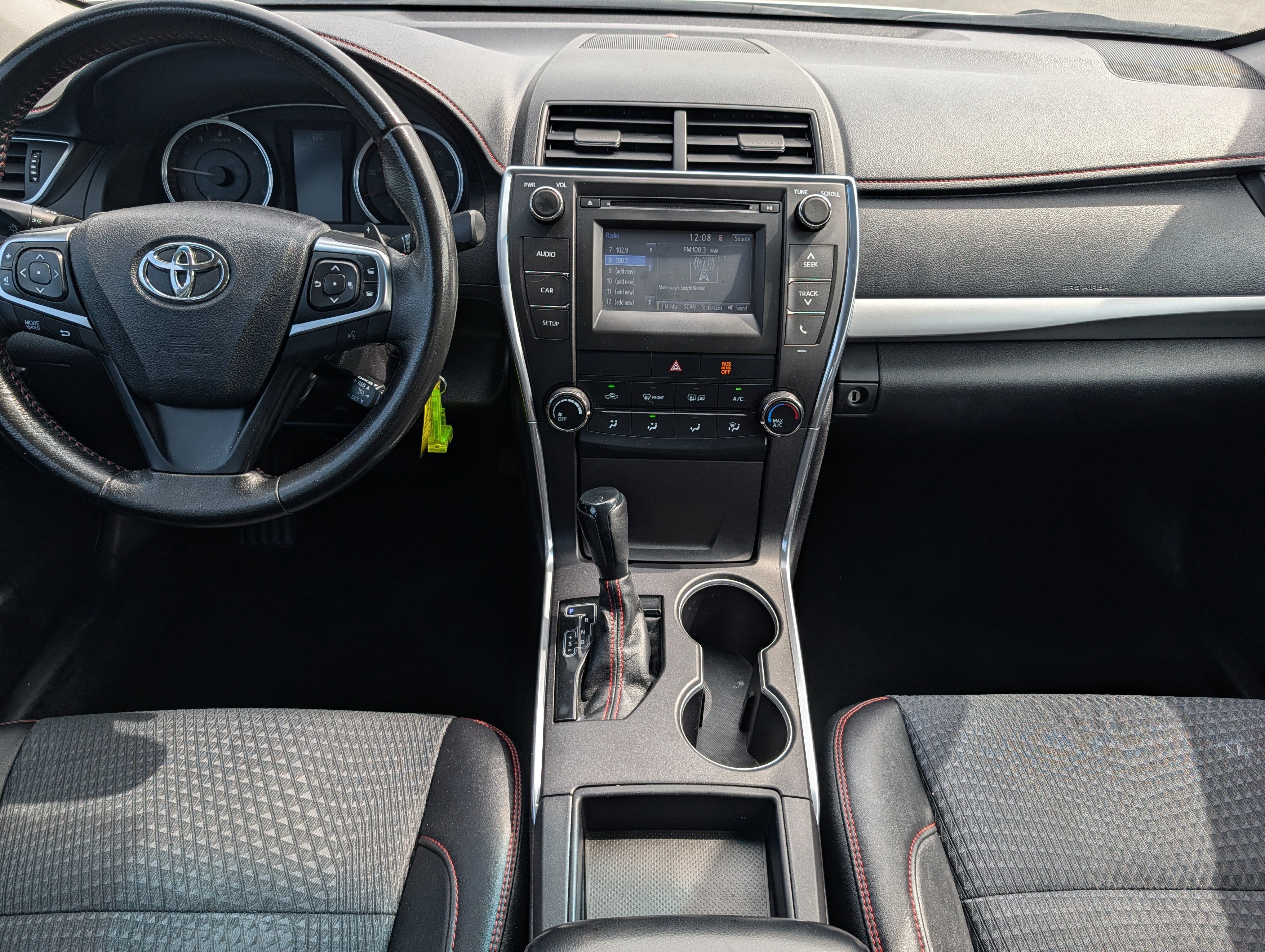 Used 2015 Toyota Camry SE FWD image 10