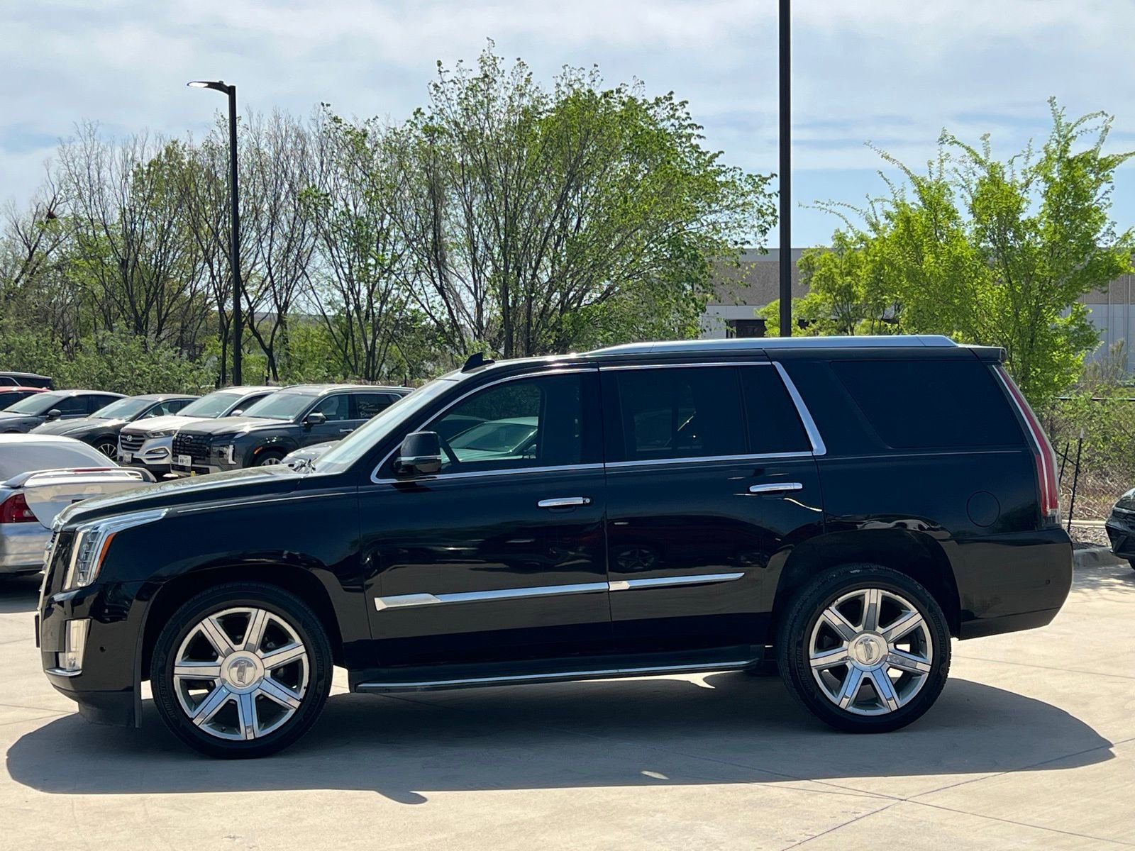 Used 2018 Cadillac Escalade Luxury RWD image 6