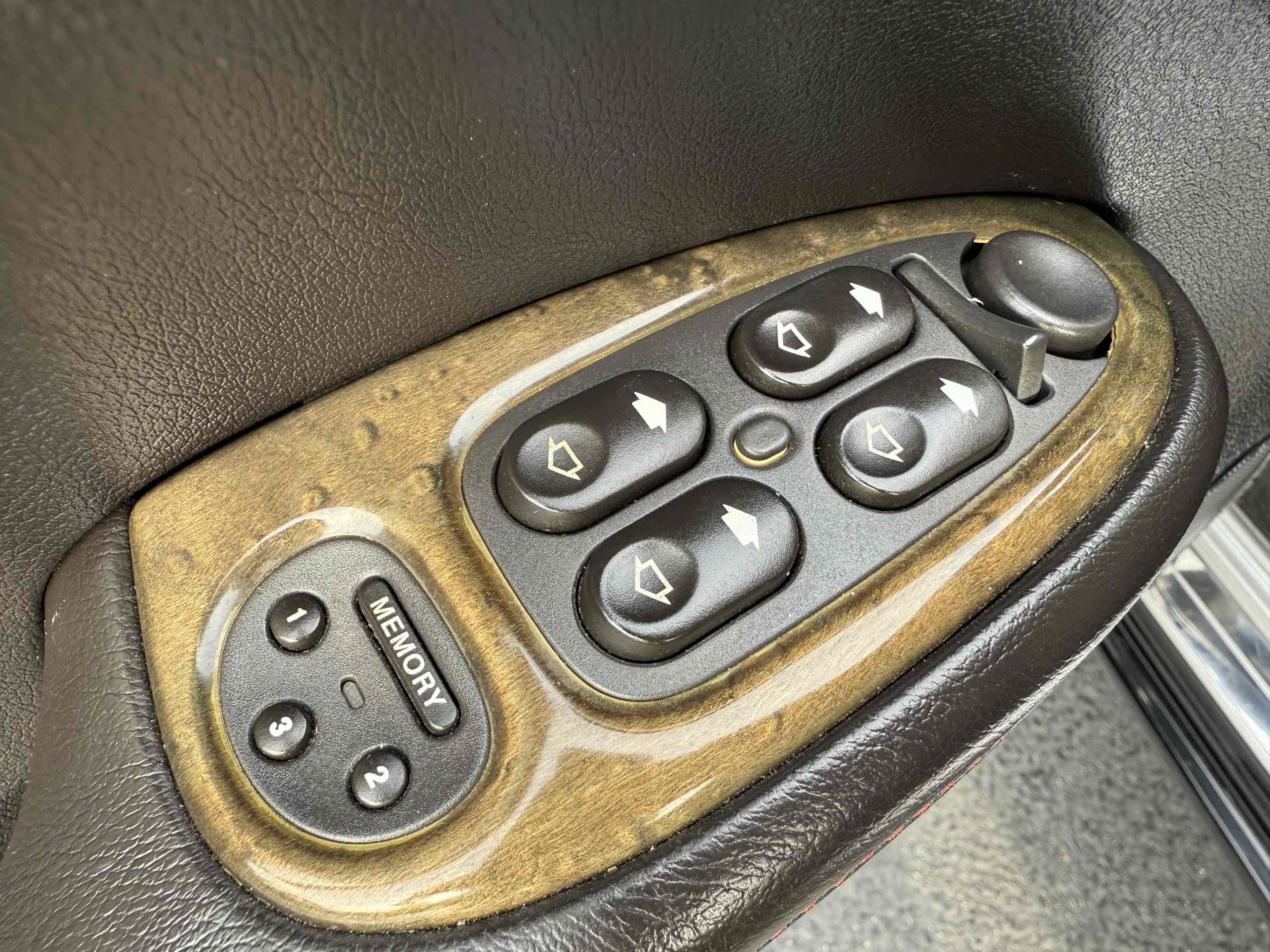 Used 2002 Jaguar XJ8 image 64