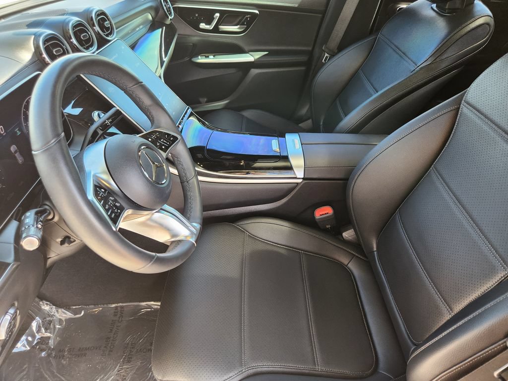 Used 2025 Mercedes-Benz GLC 300 image 4
