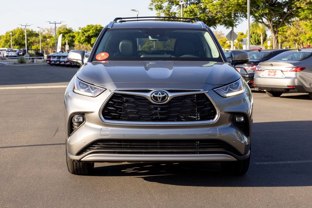 New 2026 Toyota Highlander Platinum AWD/4WD image 2