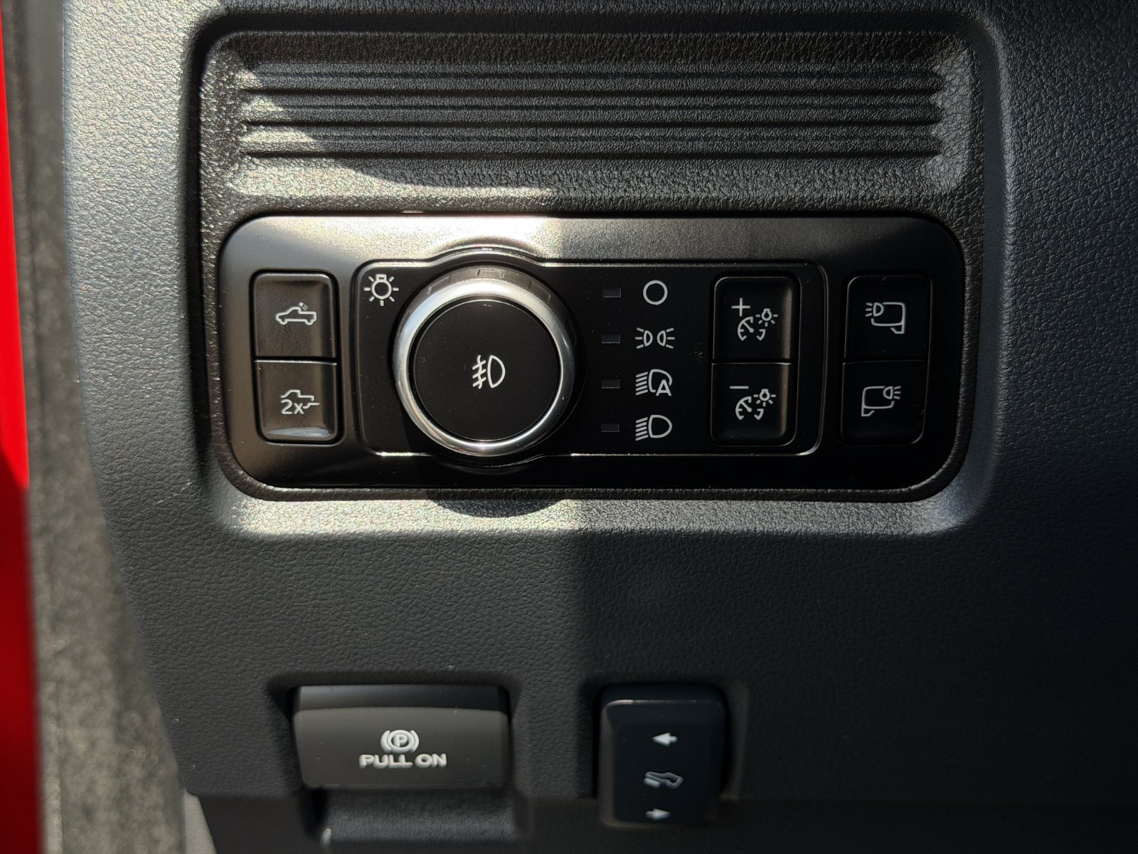 Used 2025 Ford F250 Lariat w/ Black Appearance Package AWD/4WD image 25