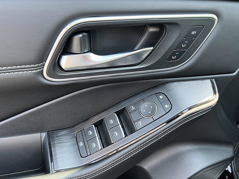 New 2026 Nissan Rogue Platinum image 14