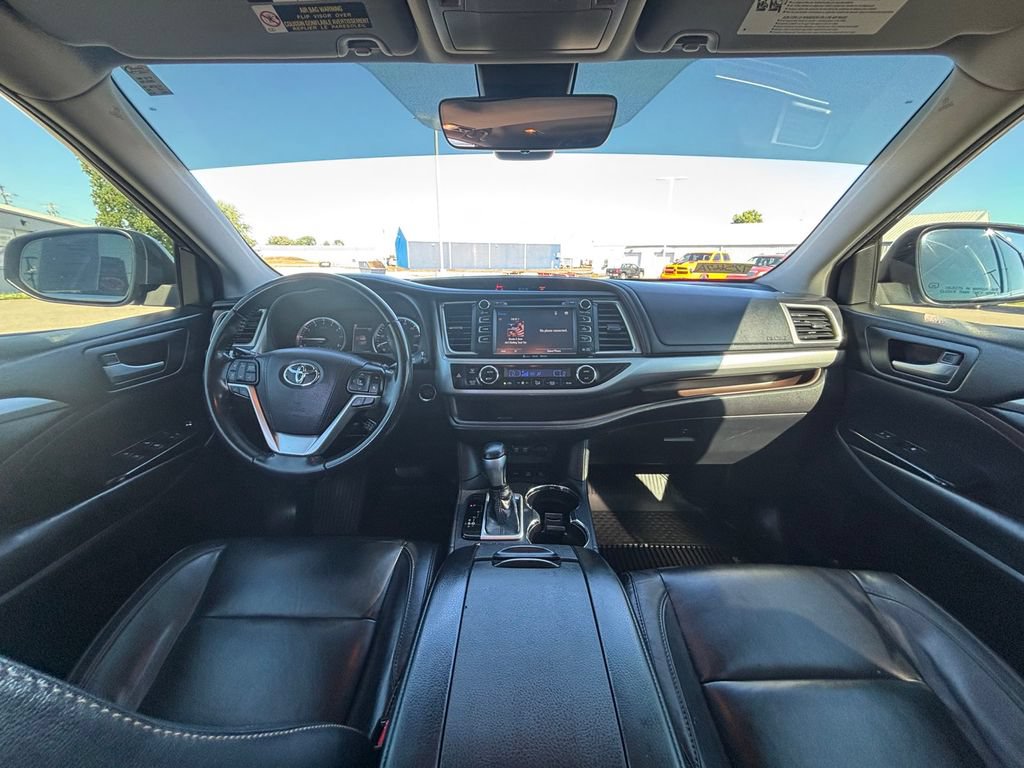 Used 2018 Toyota Highlander XLE AWD/4WD image 18