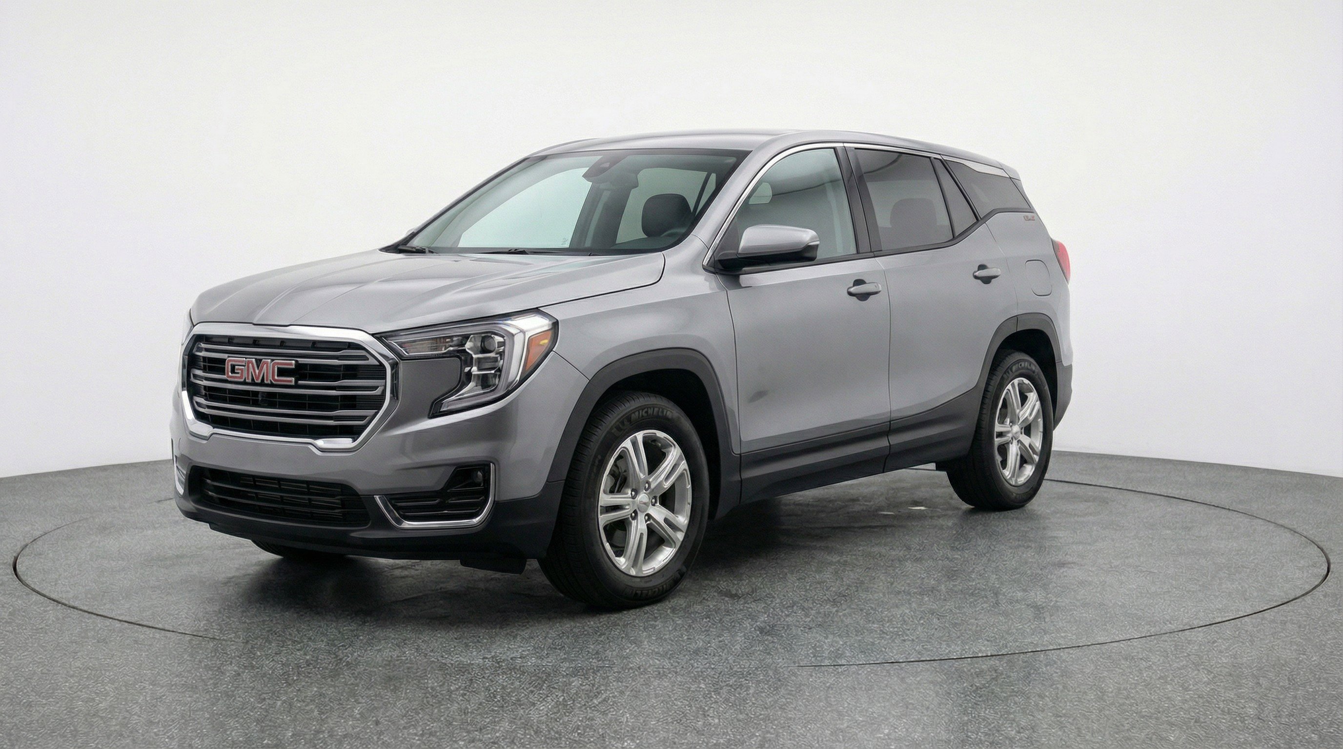 Used 2024 GMC Terrain SLE image 3