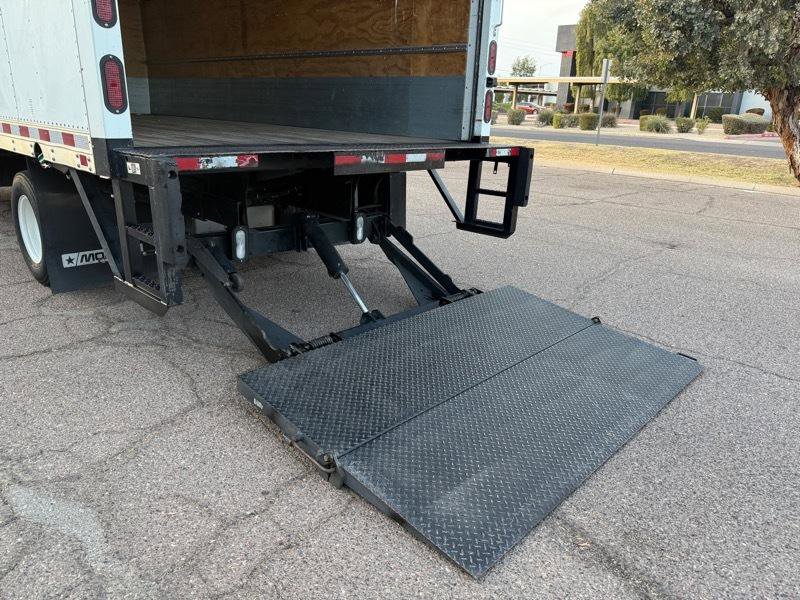 Used 2023 Isuzu NPR image 17