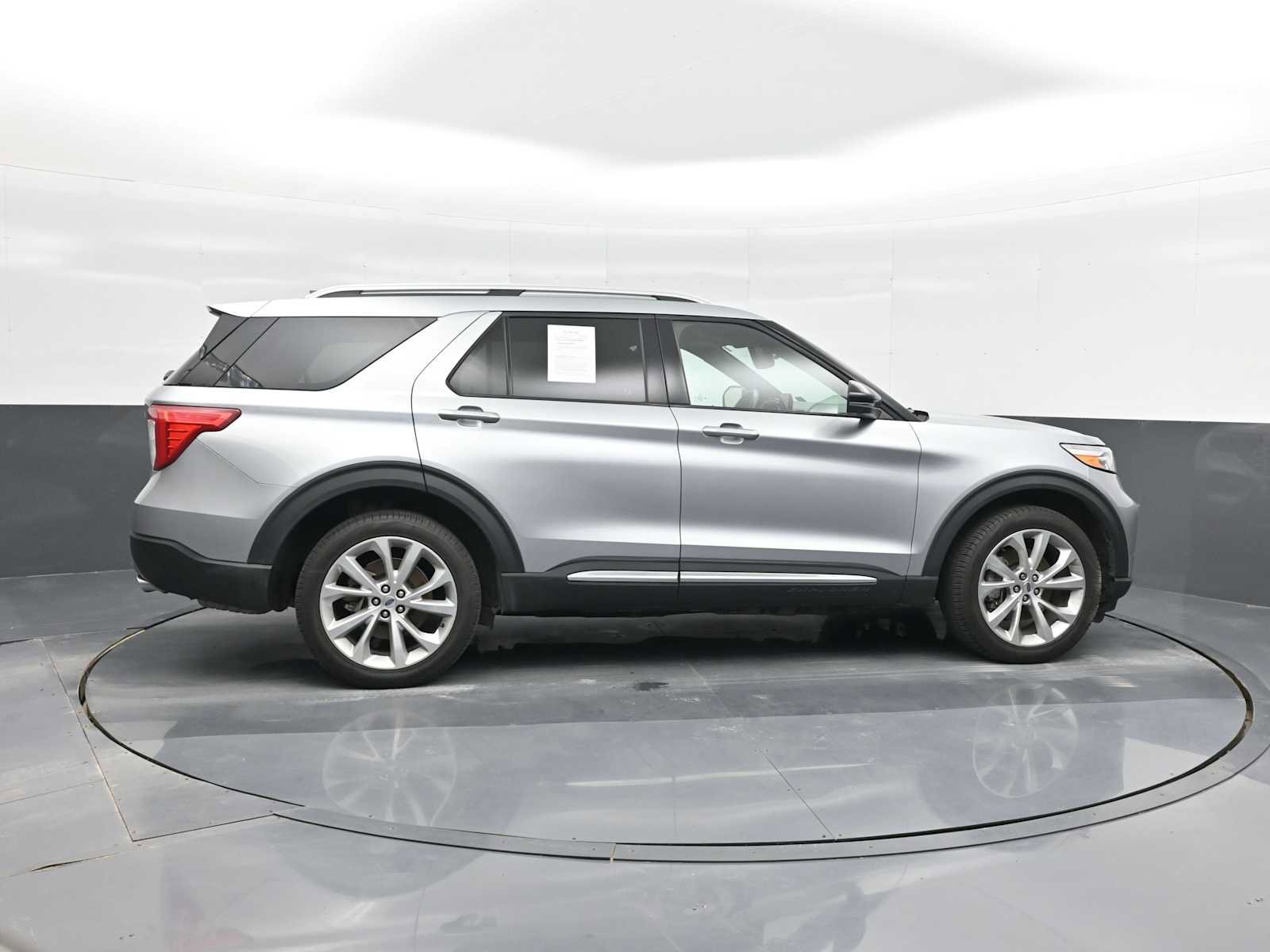 Used 2022 Ford Explorer Platinum w/ Technology Package image 6