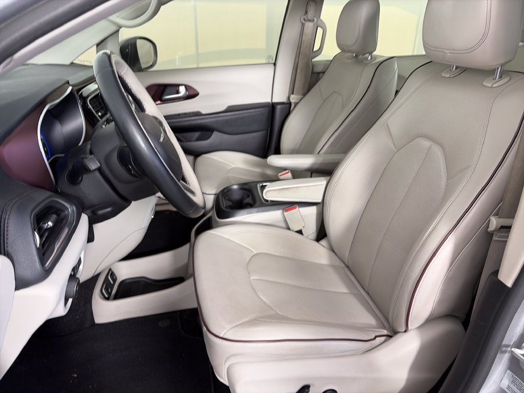 Used 2017 Chrysler Pacifica Limited w/ Advanced Safetytec Group FWD image 11