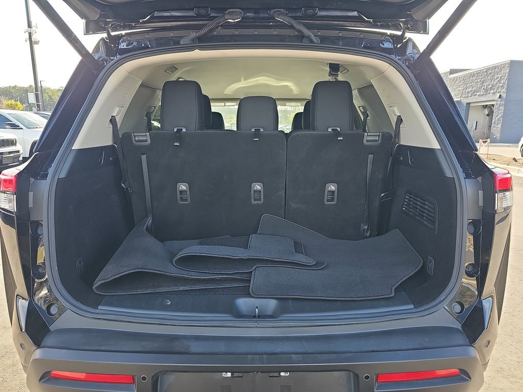 Used 2025 Nissan Pathfinder SV image 16