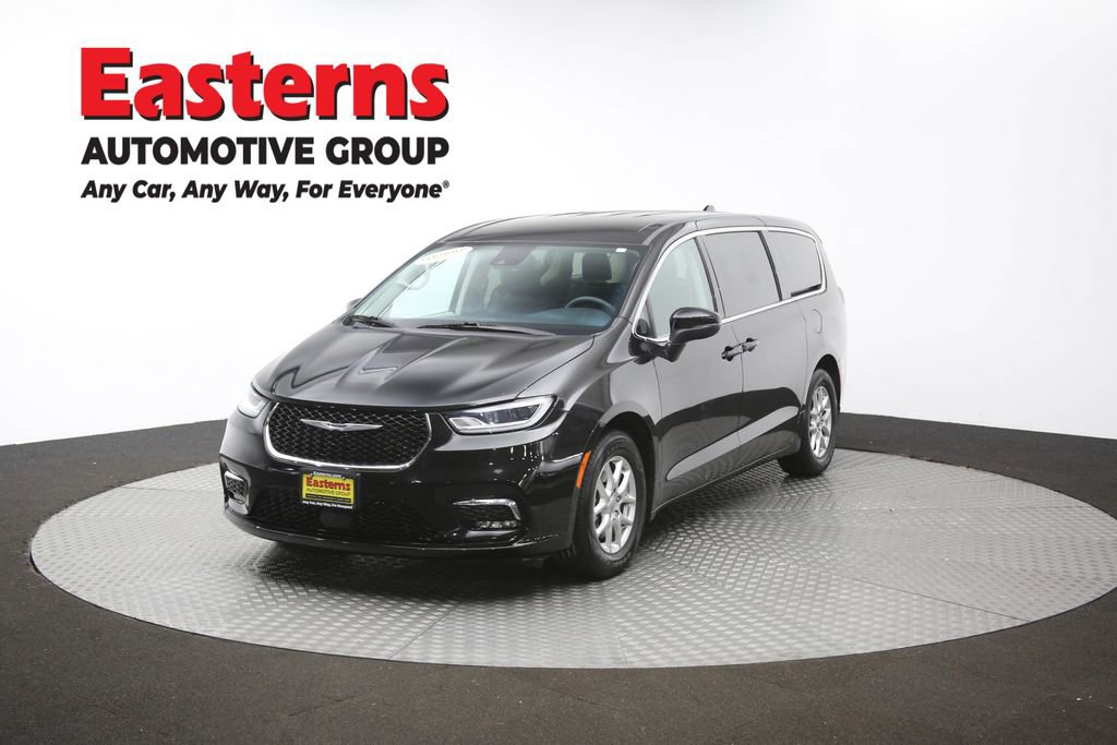 Used 2023 Chrysler Pacifica Touring-L FWD image 55