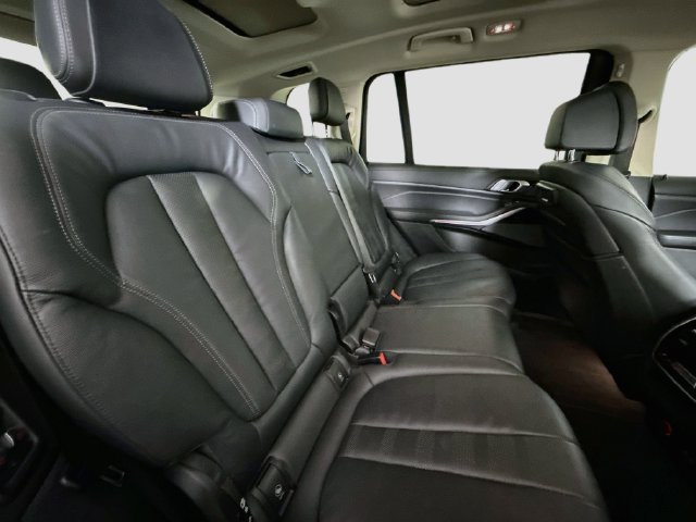 Used 2021 BMW X7 xDrive40i w/ Premium Package AWD/4WD image 26