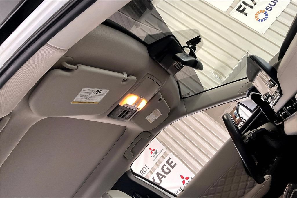 Used 2024 Mitsubishi Outlander SEL AWD/4WD image 13