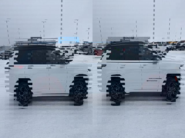 Used 2023 Jeep Grand Cherokee L Summit w/ Advanced Protech Group IV image 2