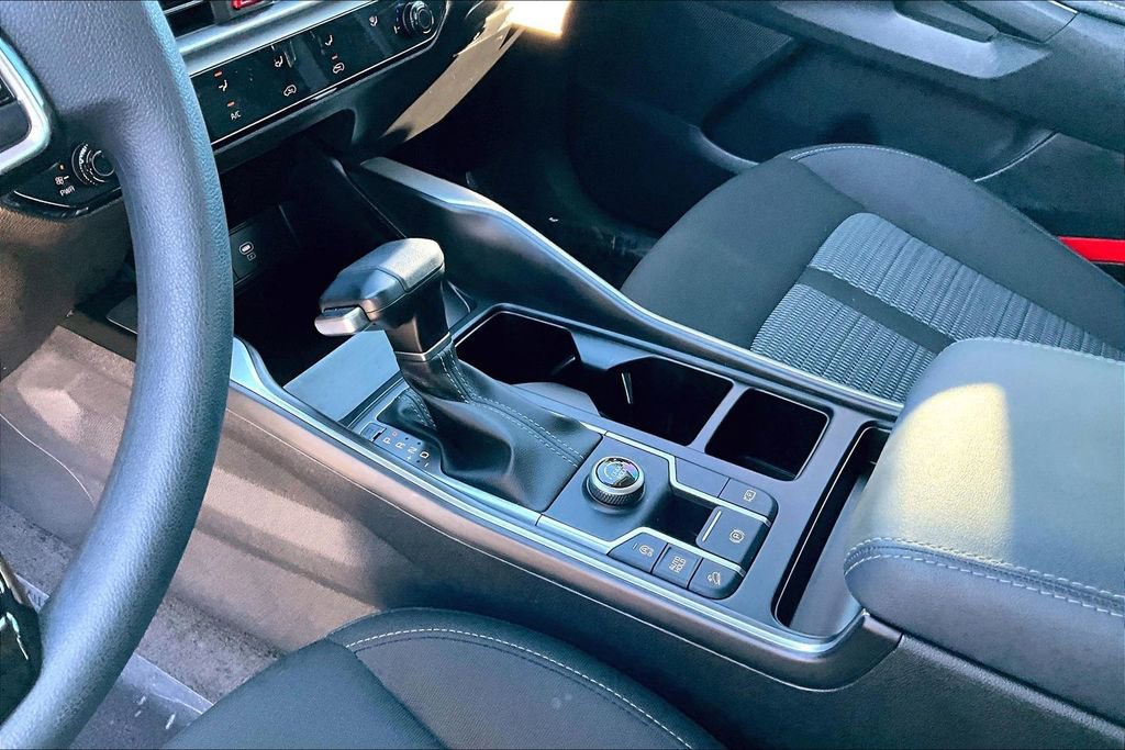 Used 2025 Kia Sorento LX image 17