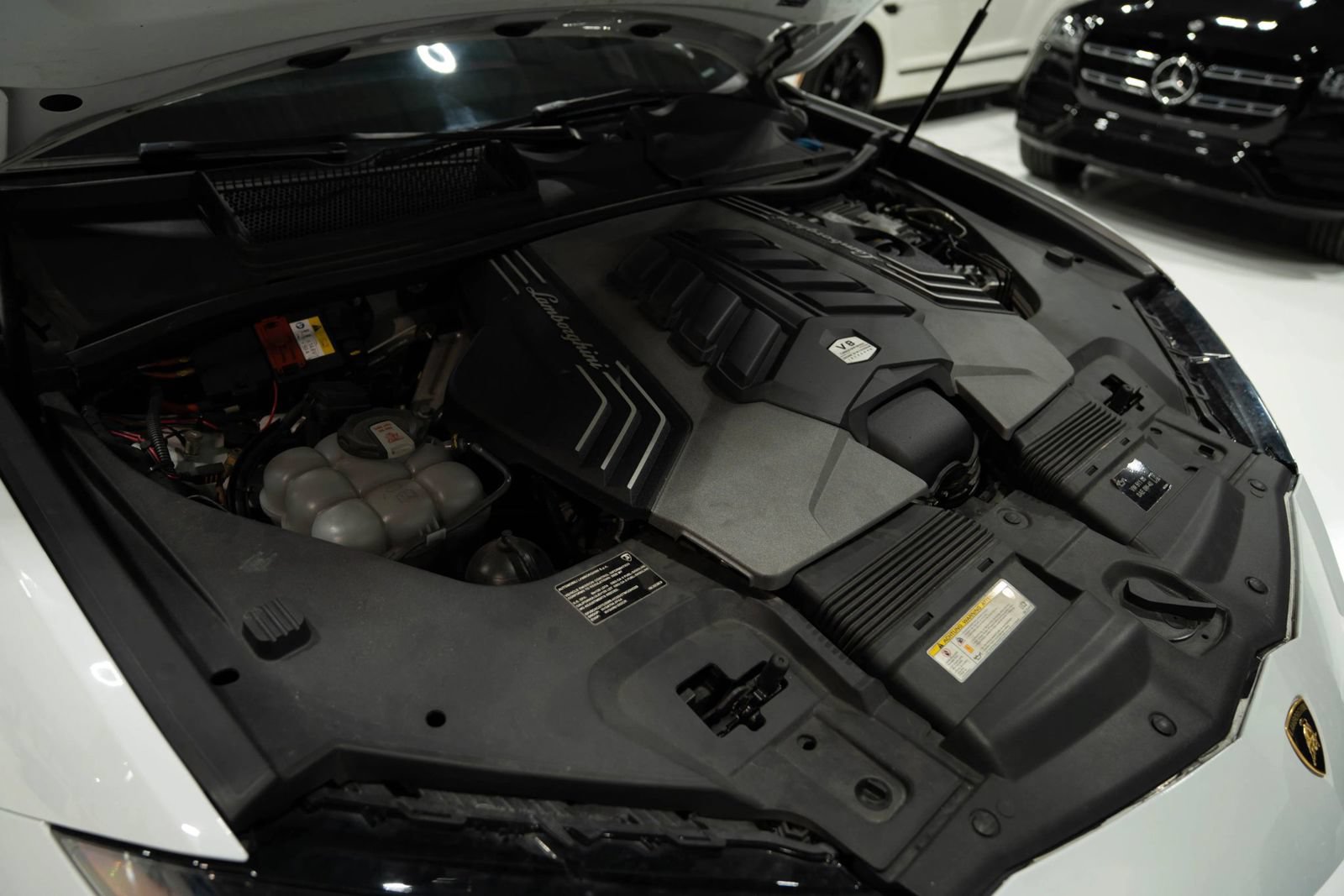 Used 2022 Lamborghini Urus AWD/4WD image 44
