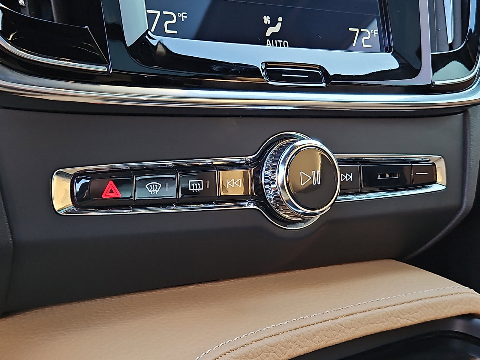 Used 2018 Volvo S90 T5 Momentum w/ Convenience Package image 16