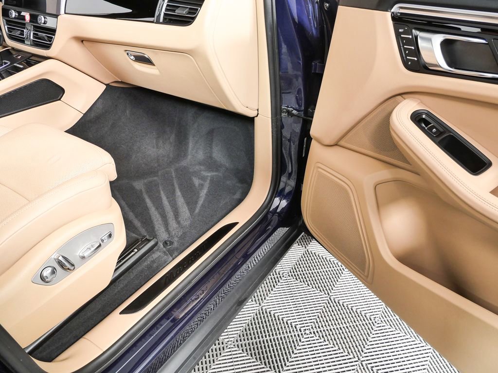 Certified 2023 Porsche Macan Turbo AWD/4WD image 26