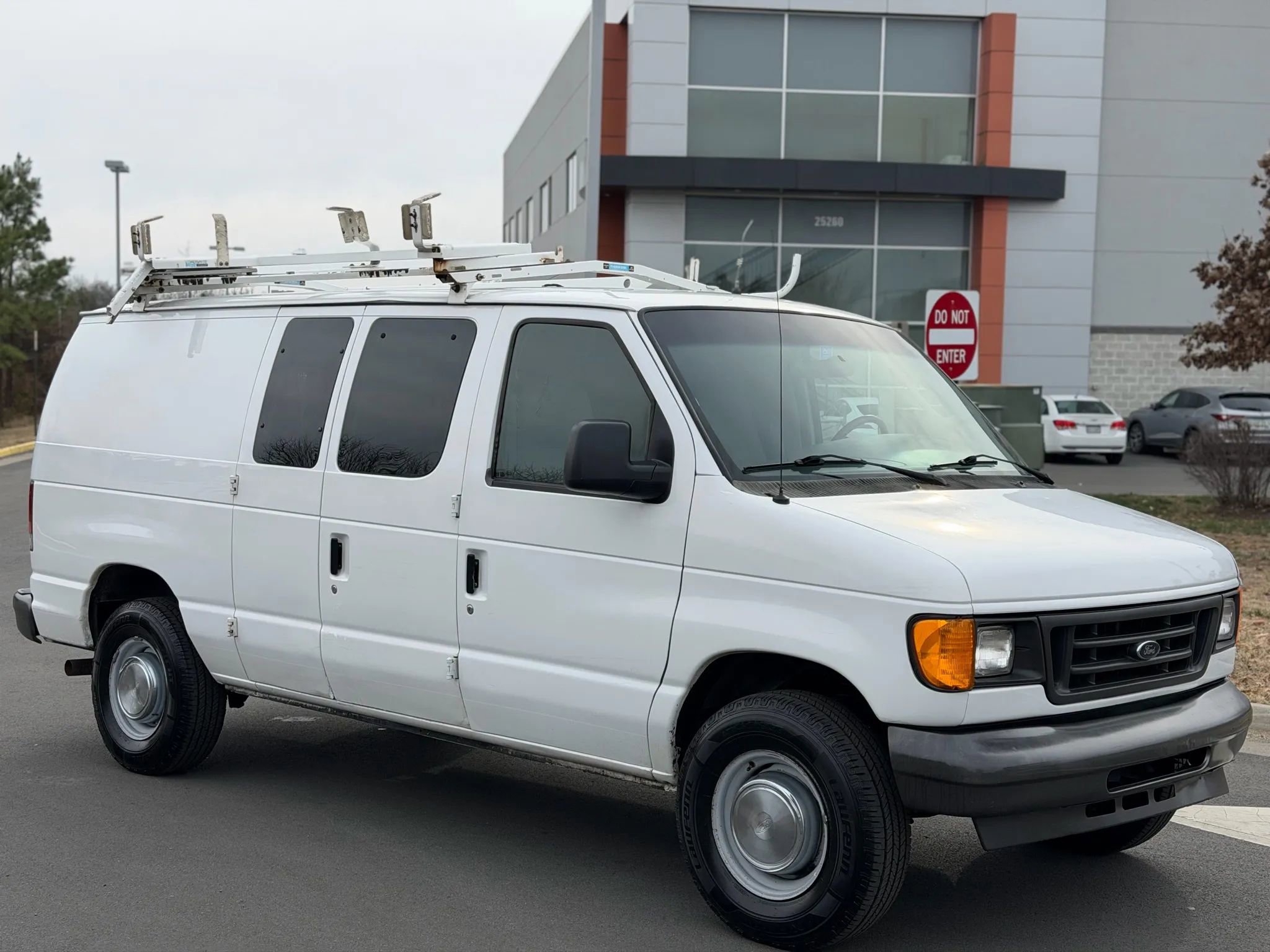 Used 2006 Ford E-250 and Econoline 250 image 2