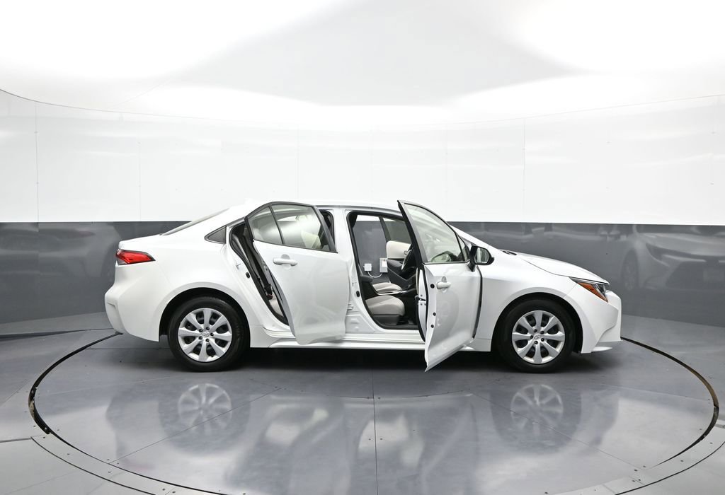Certified 2022 Toyota Corolla LE FWD image 41