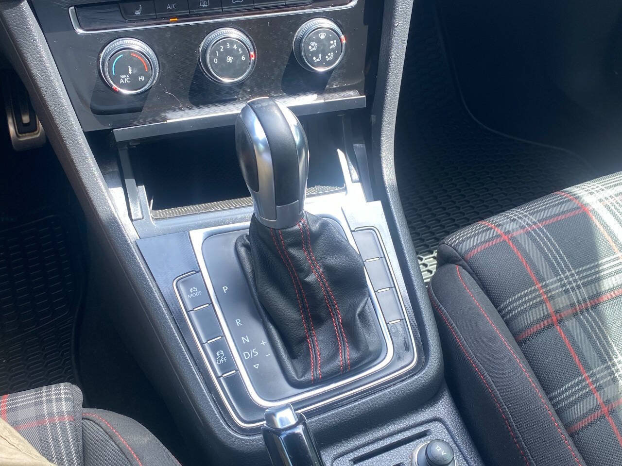 Used 2015 Volkswagen GTI S FWD image 35