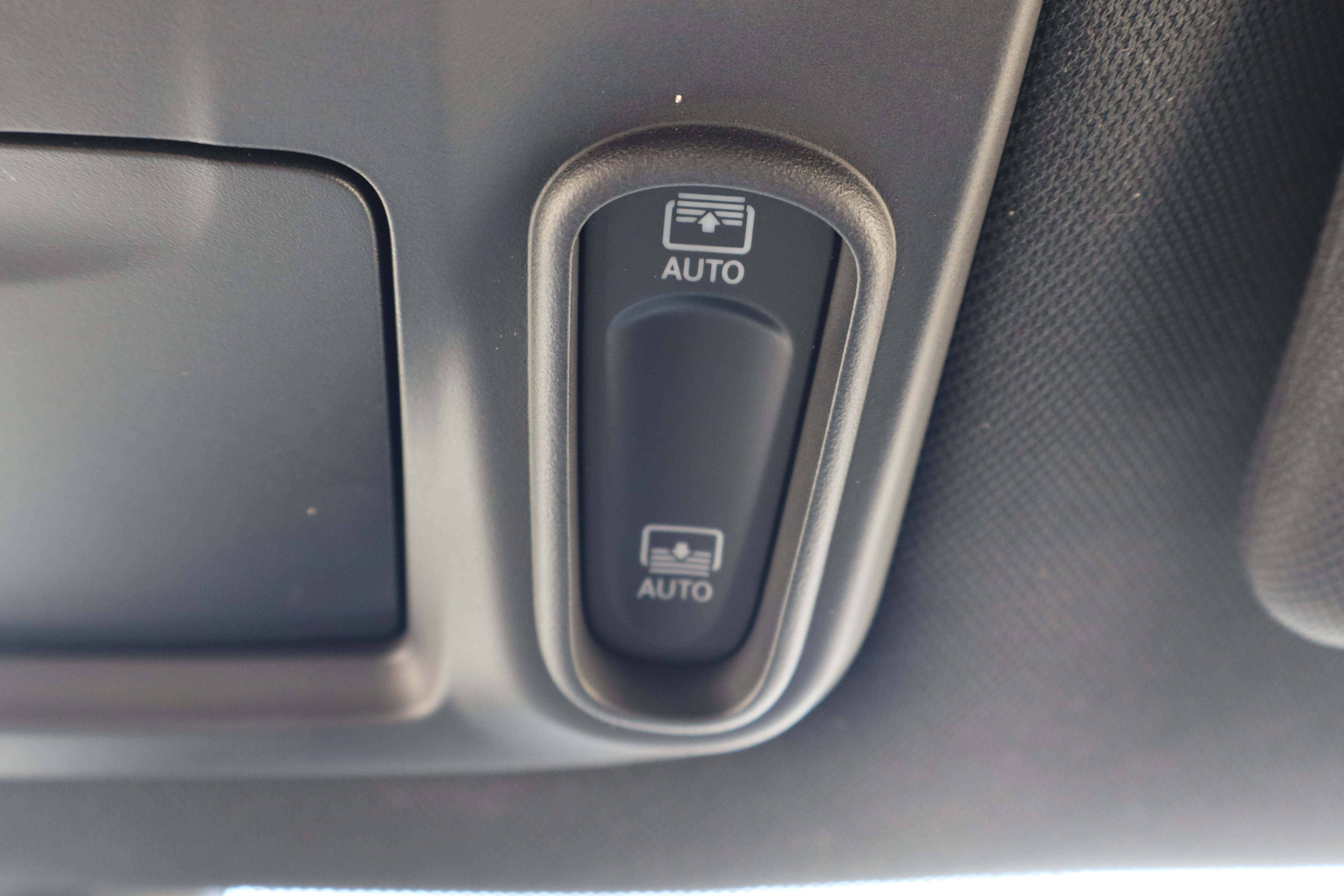 Used 2024 Chrysler Pacifica Premium FWD image 28