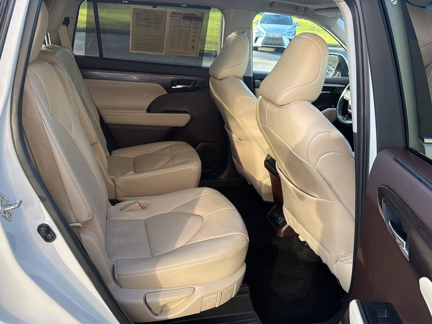 Used 2022 Toyota Highlander Platinum AWD/4WD image 13
