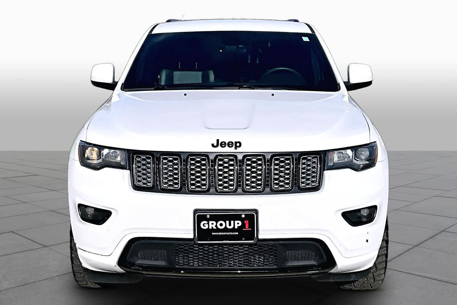 Used 2018 Jeep Grand Cherokee Altitude RWD image 4