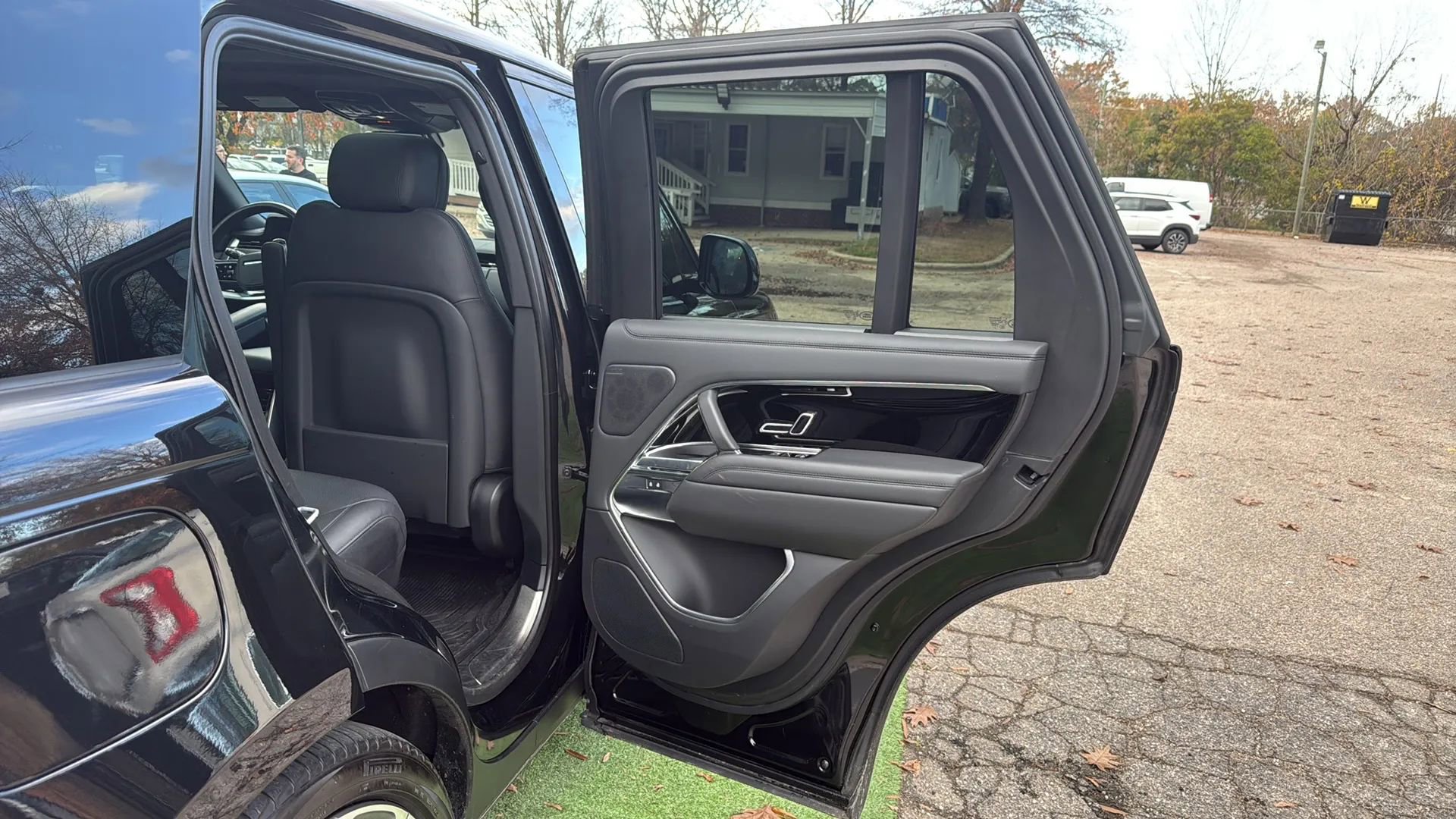 Used 2024 Land Rover Range Rover SE image 32