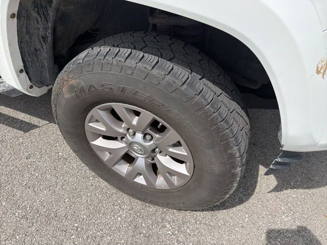 Used 2017 Toyota Tacoma SR5 w/ Tow Package image 4