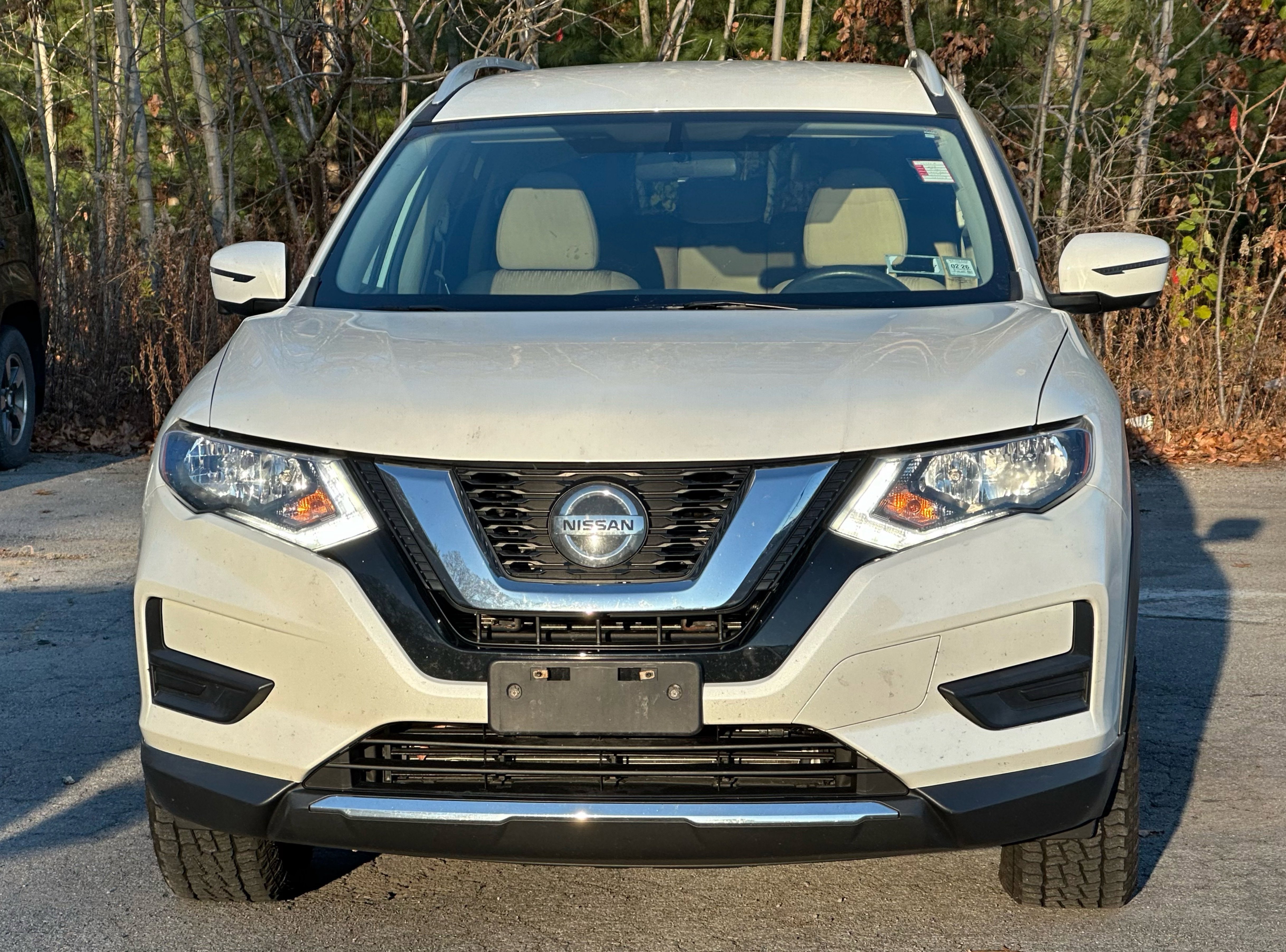Used 2018 Nissan Rogue SV w/ Premium Package image 11