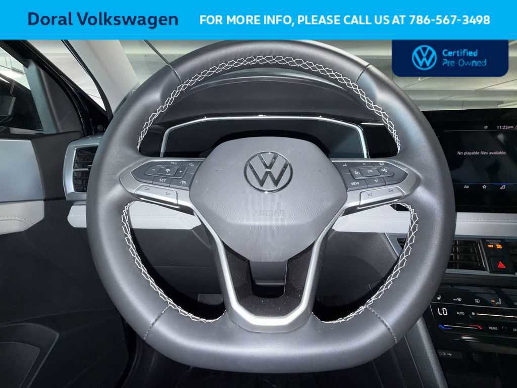 Used 2025 Volkswagen Taos SE FWD image 15