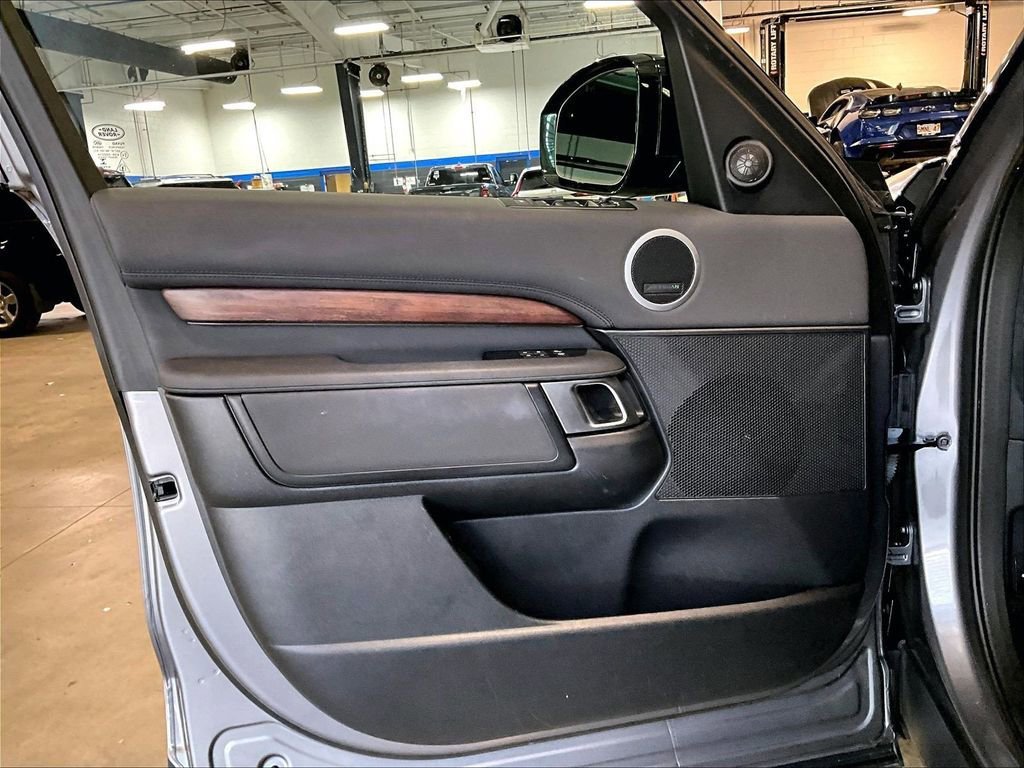 Used 2020 Land Rover Discovery HSE AWD/4WD image 9