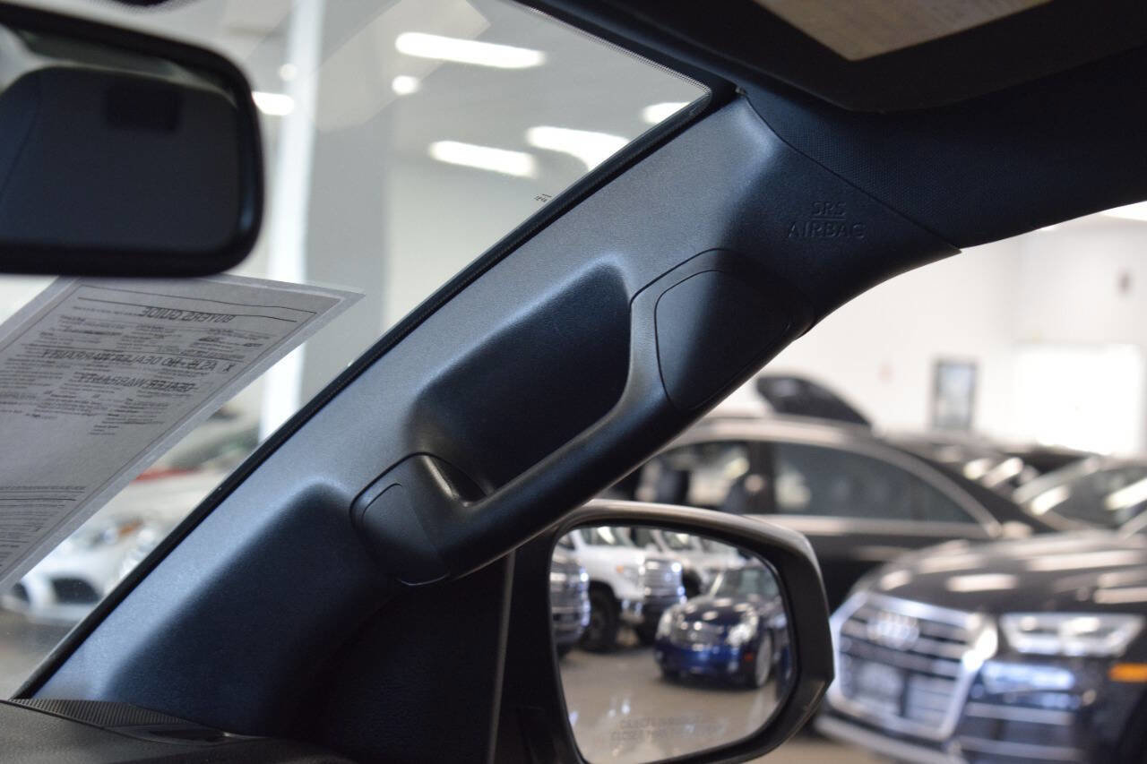 Used 2017 Toyota Tacoma TRD Off-Road image 65