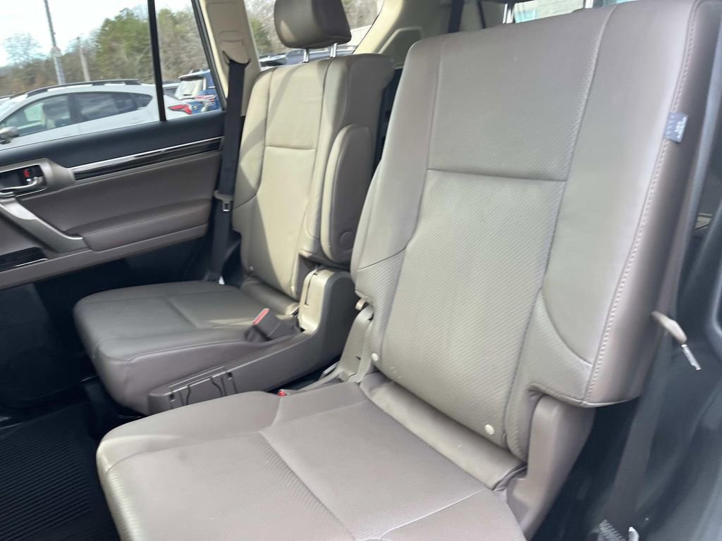 Used 2021 Lexus GX 460 Luxury w/ Sport Design Package image 19